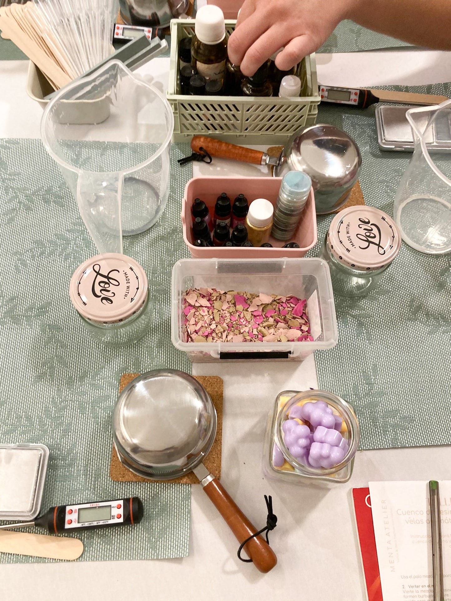Taller de elaboración de velas aromáticas - Menta Atelier