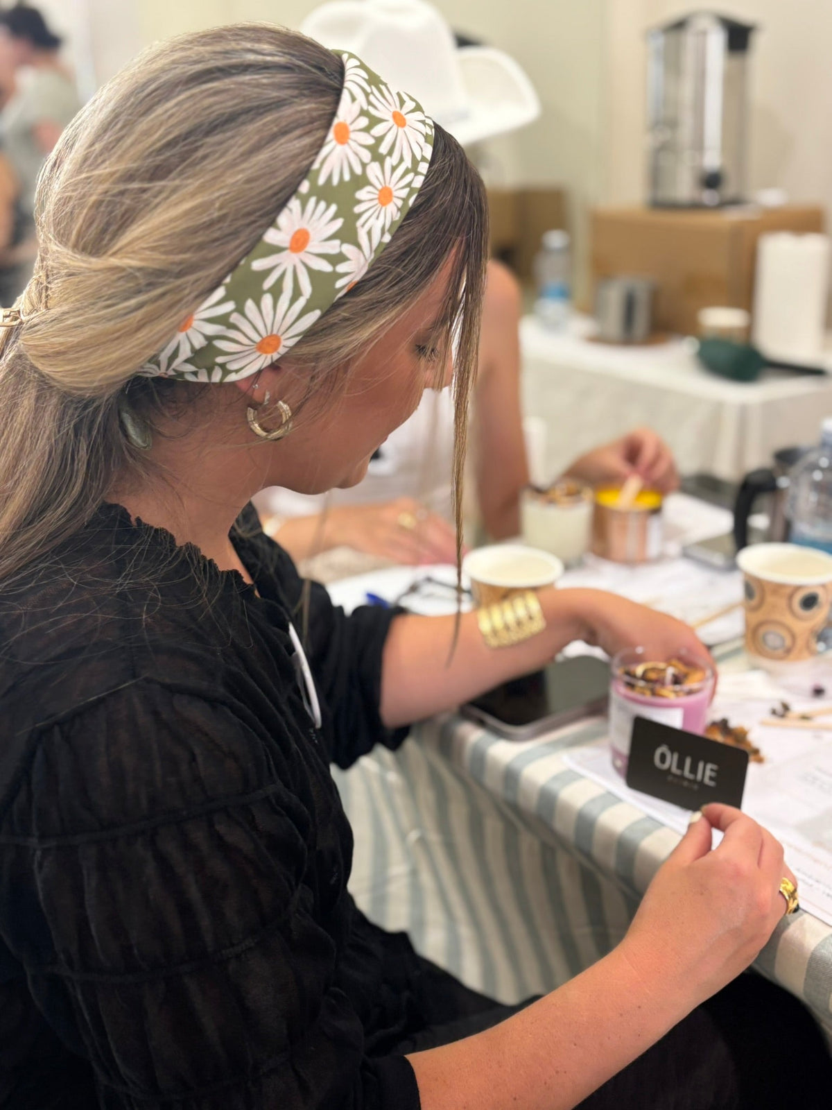 Taller de elaboración de un cuenco de resina y dos velas aromáticas - Menta Atelier