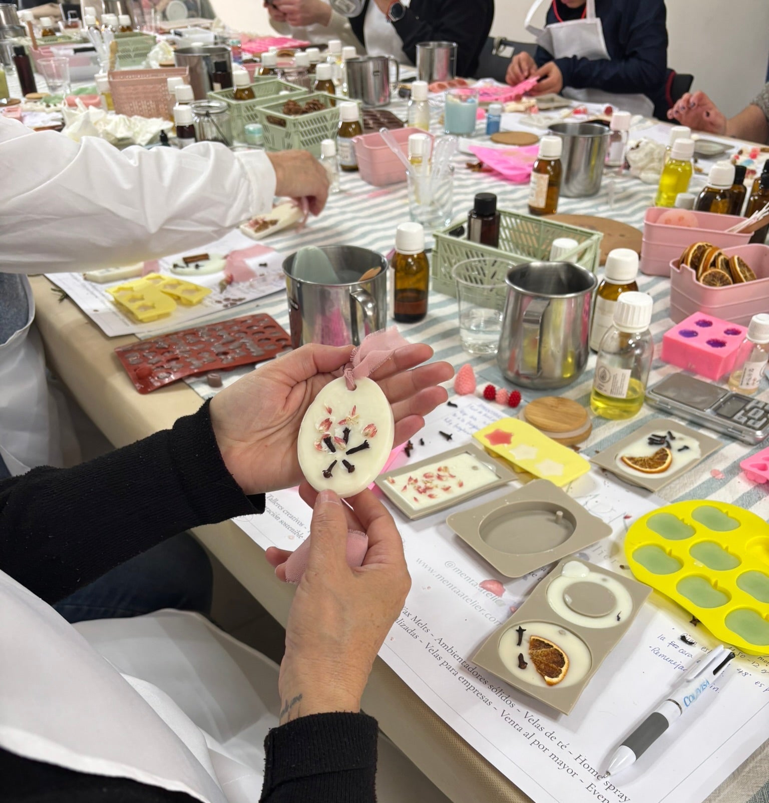 Taller de resina, ambientadores sólidos & wax melts - Menta Atelier